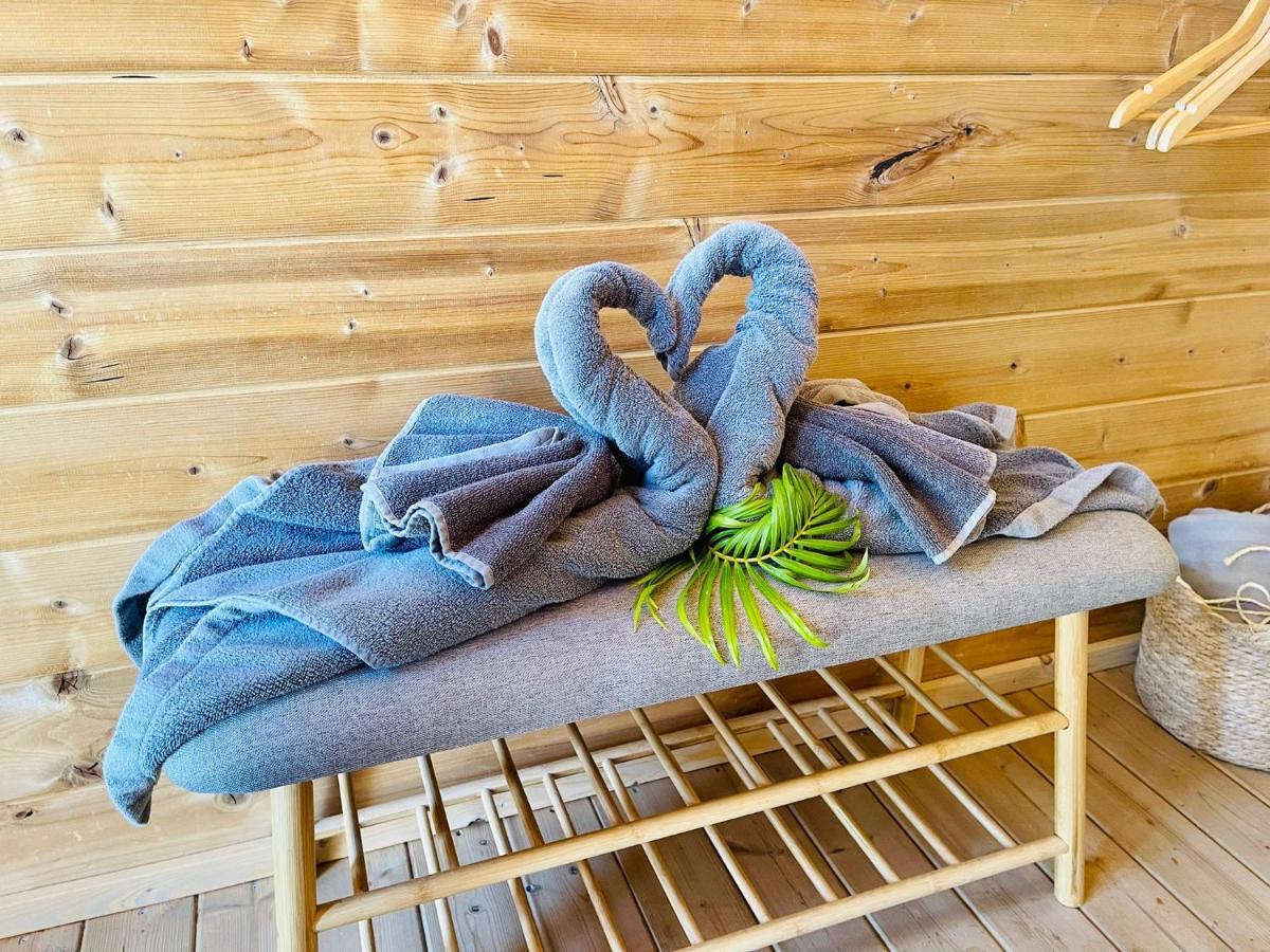 Amani Suite Con Jacuzzi Climatizado Y Piscina Buzanada Exterior photo